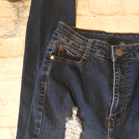 Bob Jeans | Distressed Skinny Jeans - Picture 2 of 8